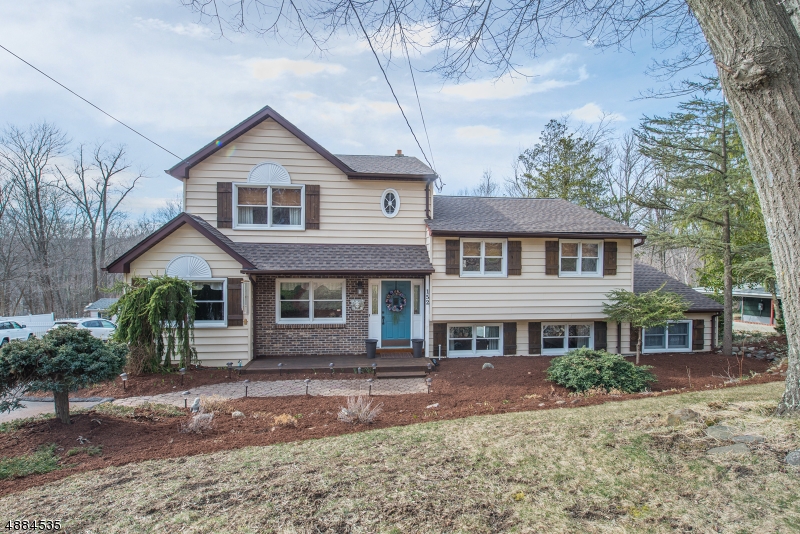 Sold 152 Kiel Ave, Kinnelon Borough, NJ 07405 3 Beds / 2 Full Baths