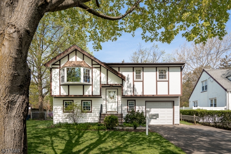 Sold 588 Mountainview Dr, North Plainfield, NJ 07063 3 Beds / 1 Full