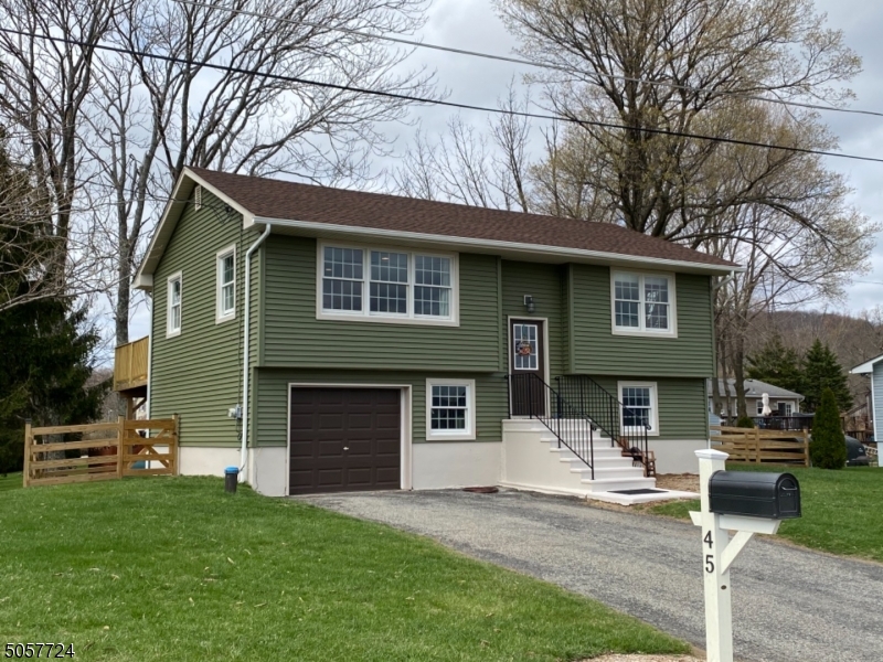 Sold 45 Lincoln Ave, Vernon, NJ 07462 2 Beds / 1 Full Bath 300,000